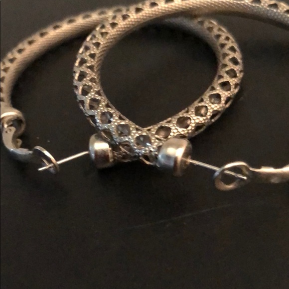 SILVER TONE SEE THROUGH DESIGNED FILIGREE LOOPS - Picture 5 of 9